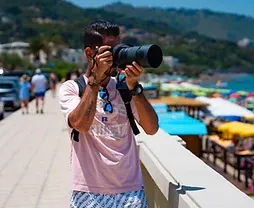 Professional photographer with a telephoto lens on location in Al Khobar